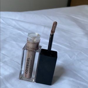 Covergirl Exhibitionist Liquid glitter shadow